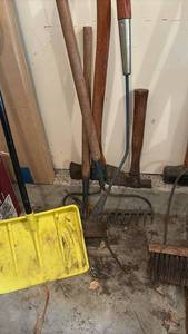 lot 3403 image: Gardening tools, hatchets and dust pan and plastic watering can