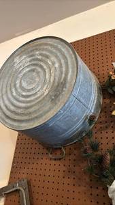 lot 3407 image: Galvanized metal tub