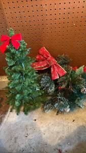 lot 3415 image: Little Christmas Tree, bow and greenery