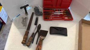 lot 3512 image: Pocket knife, file and screwdrivers