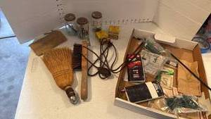 lot 3517 image: Wire brush, small broom,thin blades and more