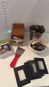 lot 3520 image: Landscape step lighting, screws and more