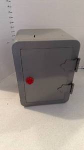 lot 3530 image: Small safe no combination 12x9.5x8