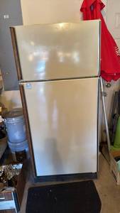 lot 3536 image: Frigidaire refrigerator runs great 67x30x27