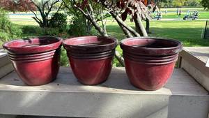 lot 4105 image: Set of 3 Burgundy Plastic Garden Planters 12 inches tall and 15 inches across