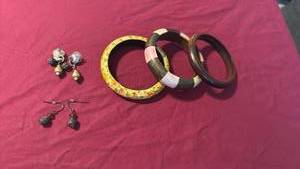 lot 1604 image: Womens jewelry