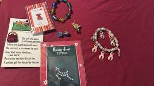 lot 1608 image: Womens jewelry and pins