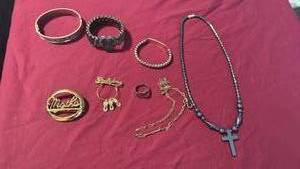 lot 1612 image: Womens jewelry