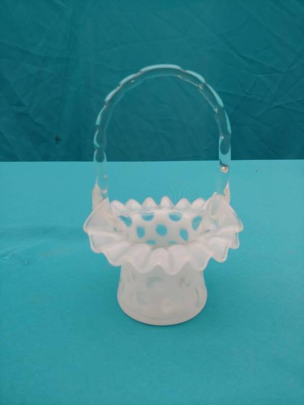 lot 5093 image: Glass Basket