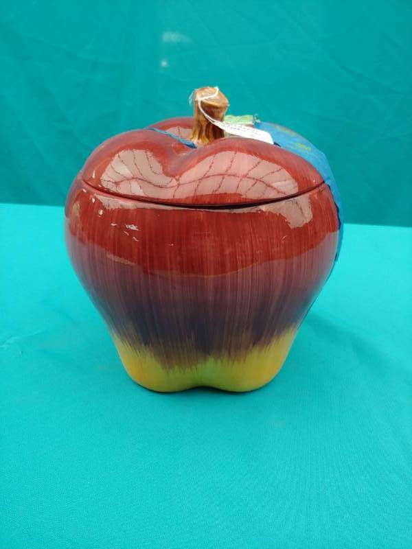 lot 5105 image: Apple Cookie Jar