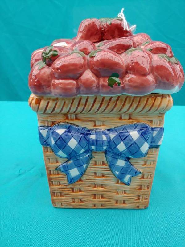 lot 5109 image: Strawberry Basket Cookie Jar