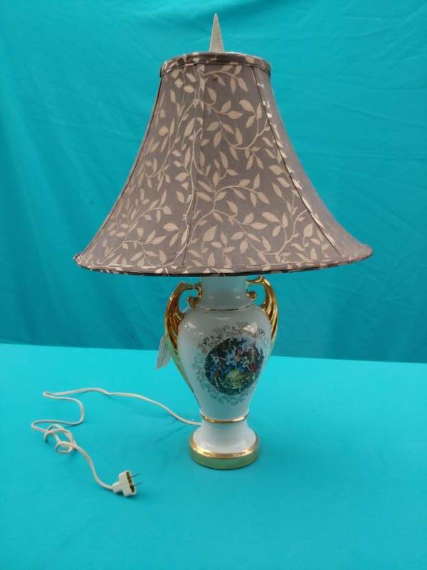 lot 5120 image: Victorian Lamp with Shade
