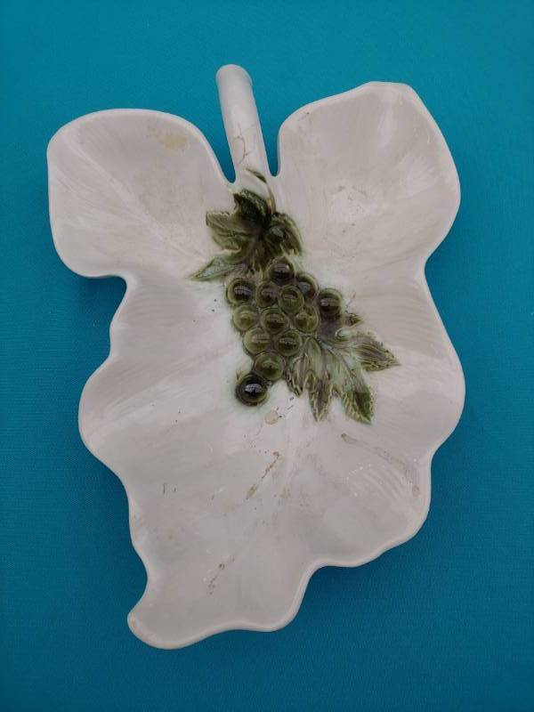 lot 5123 image: Hull Pottery Dish