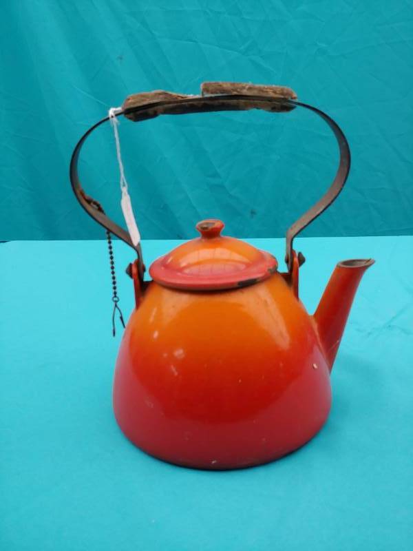 lot 5030 image: Porcelain Cast Iron Kettle Made in Belgium