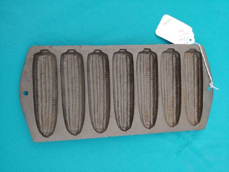 lot 5038 image: Cast Iron Cornbread Pan