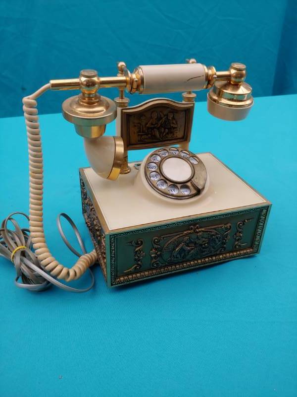 lot 5042 image: Vintage Rotary Telephone