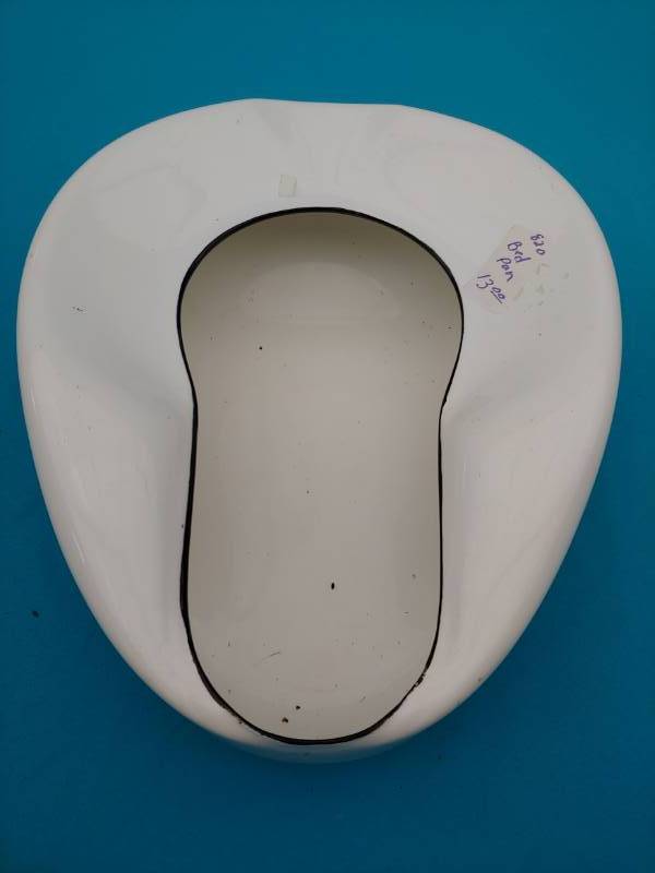 lot 5048 image: Porcelain Coated Bed Pan