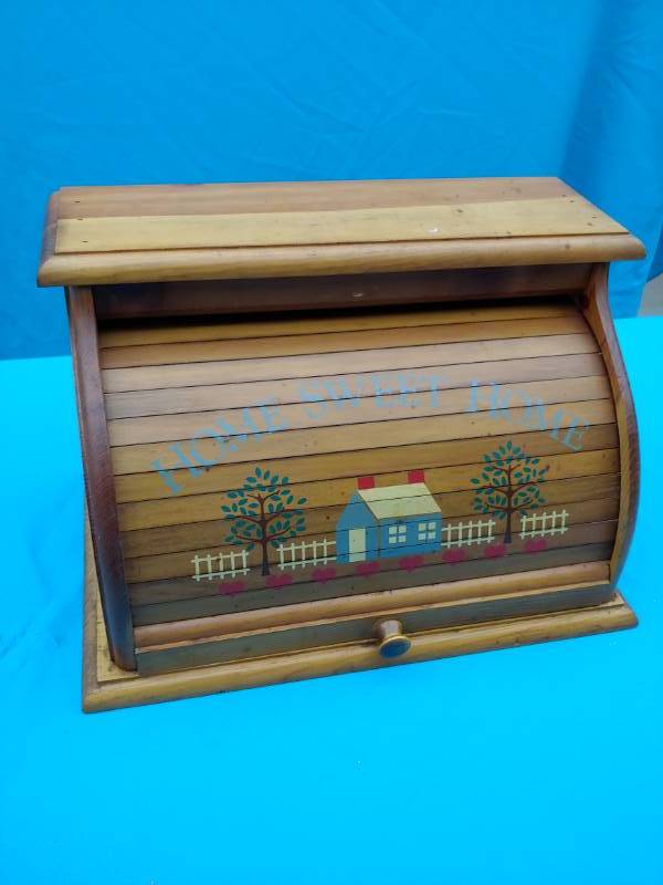lot 5049 image: Bread Box