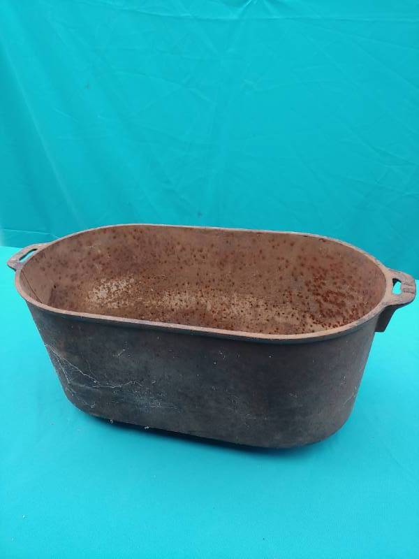 lot 5050 image: Large Oval Cast Iron Dutch Oven with Crack