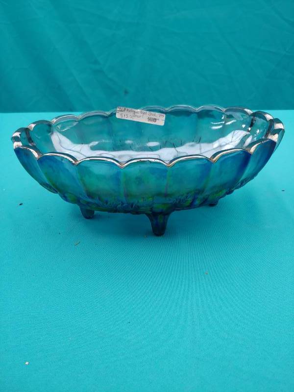 lot 5132 image: Iridescent 3 Footed Fruit Dish