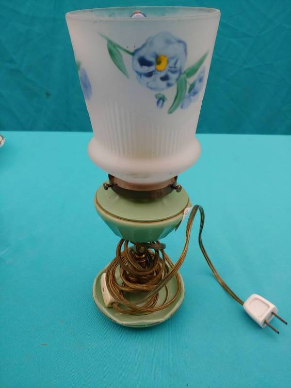 lot 5147 image: Vintage Lamp