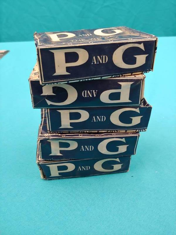 lot 5149 image: Vintage P and G White Naphtha Soap