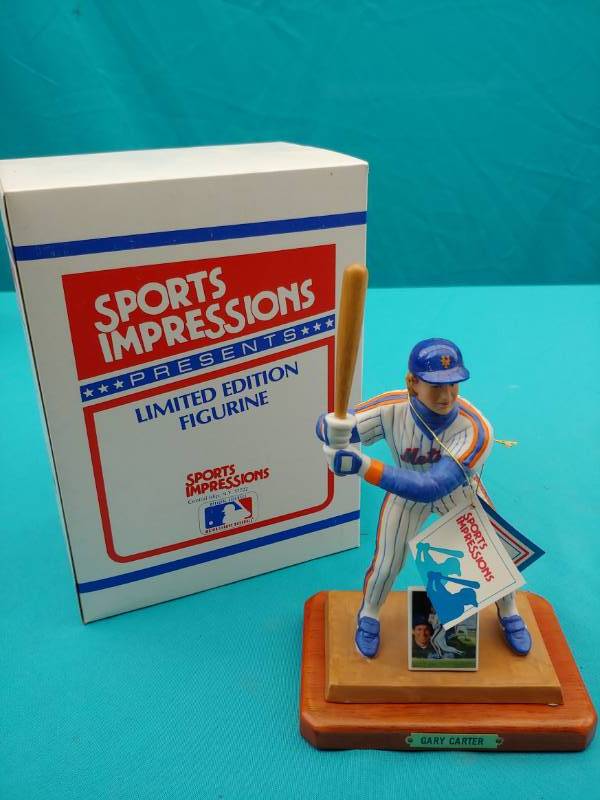 lot 5071 image: Gary Carter Figurine