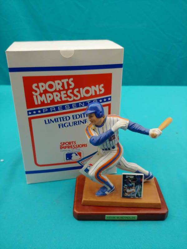 lot 5072 image: Kevin McReynolds Figurine