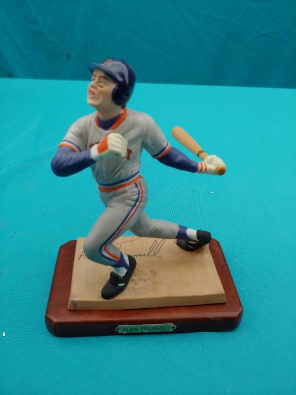 lot 5079 image: Alan Trammell Figurine