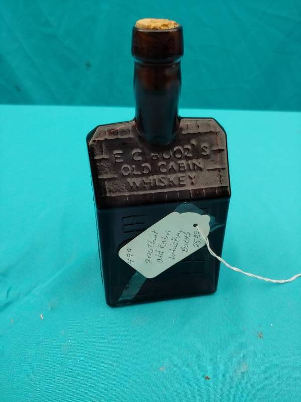 lot 5086 image: Old Cabin Whiskey Decanter