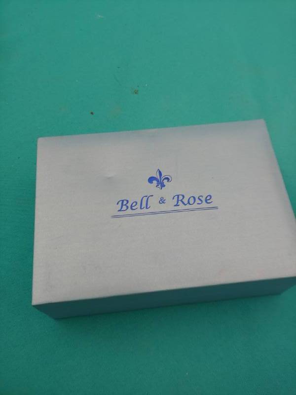 lot 5088 image: Bell & Rose Gift Set