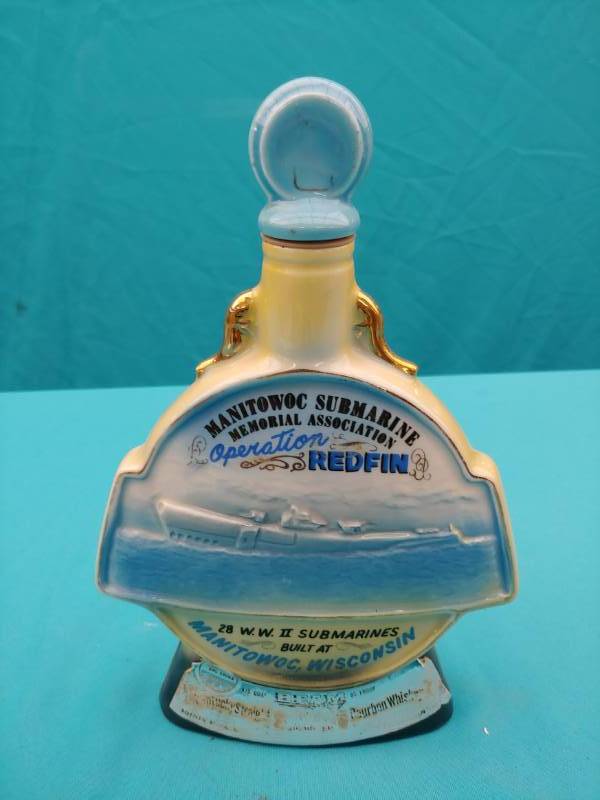 lot 5152 image: Manitowoc Submarine Decanter