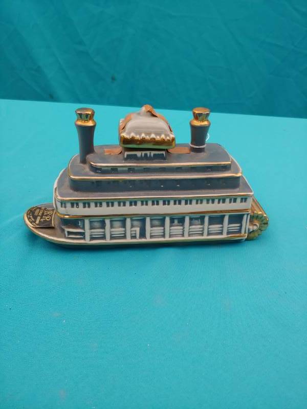 lot 5156 image: River Queen Decanter