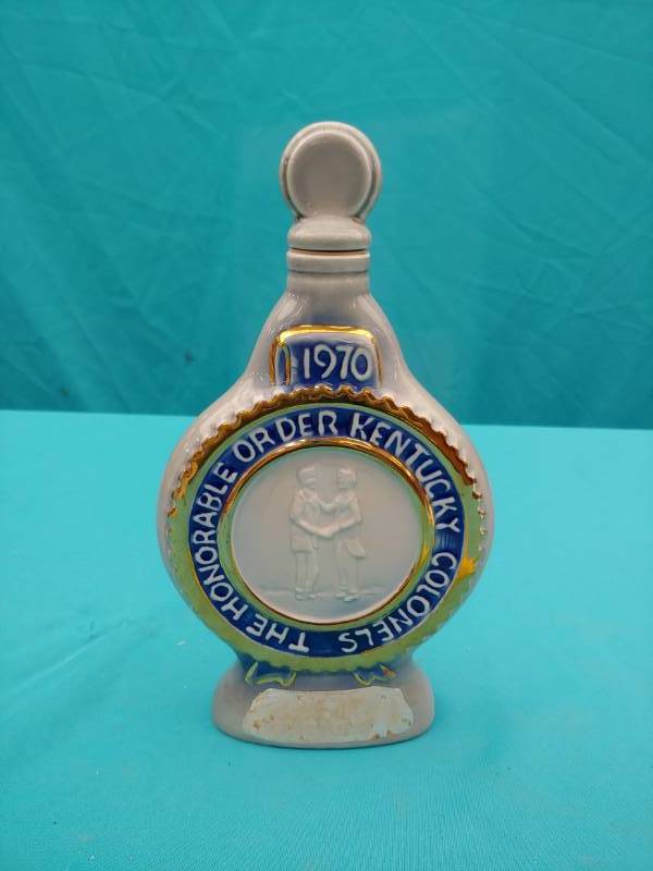 lot 5158 image: Kentucky Colonels Decanter