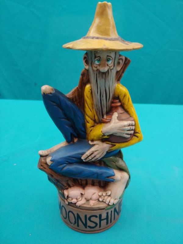 lot 5162 image: Hillbilly Moonshine Decanter