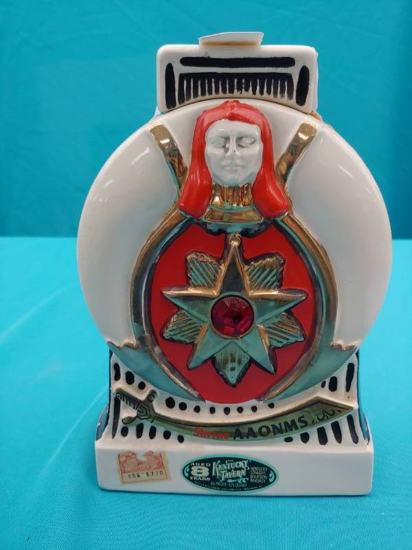 lot 5169 image: Shriners Decanter