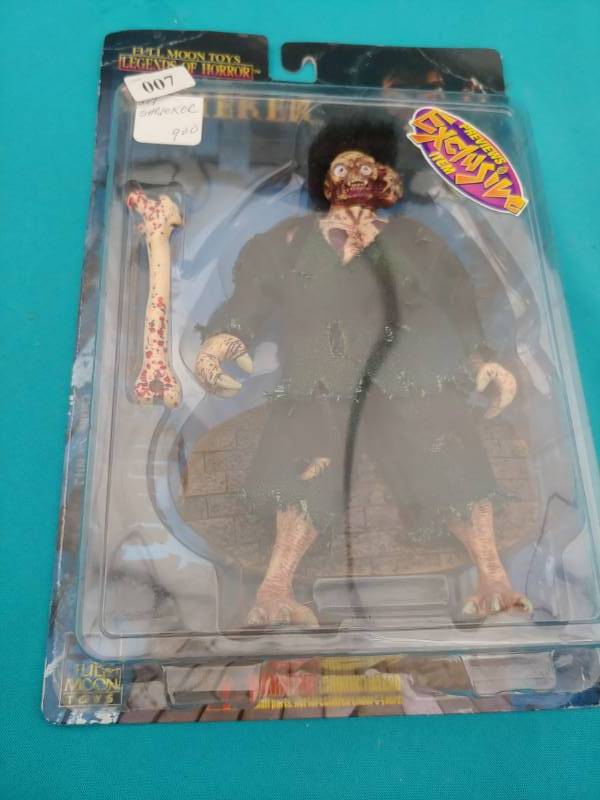 lot 5185 image: Legends of Horror Shrieker Figurine