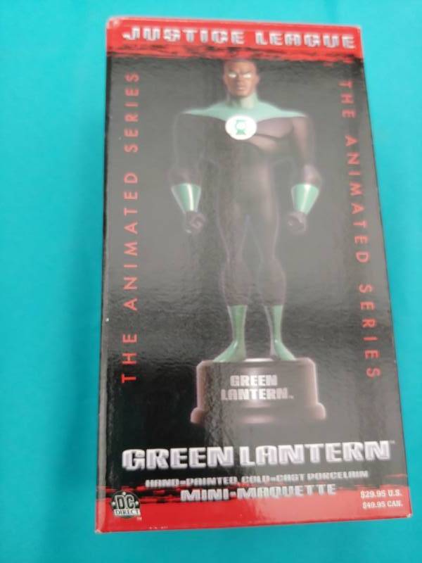 lot 5211 image: Green Lantern Figurine