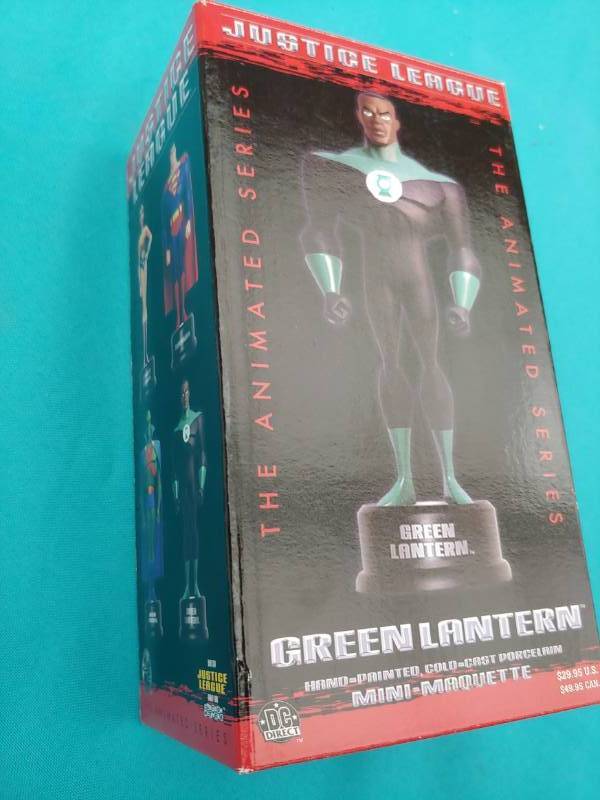 lot 5212 image: Green Lantern Figurine