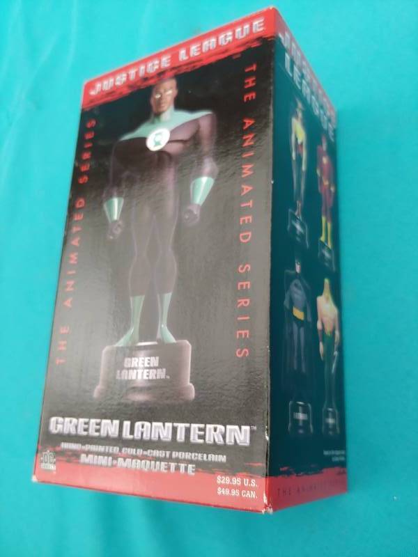 lot 5214 image: Green Lantern Figurine