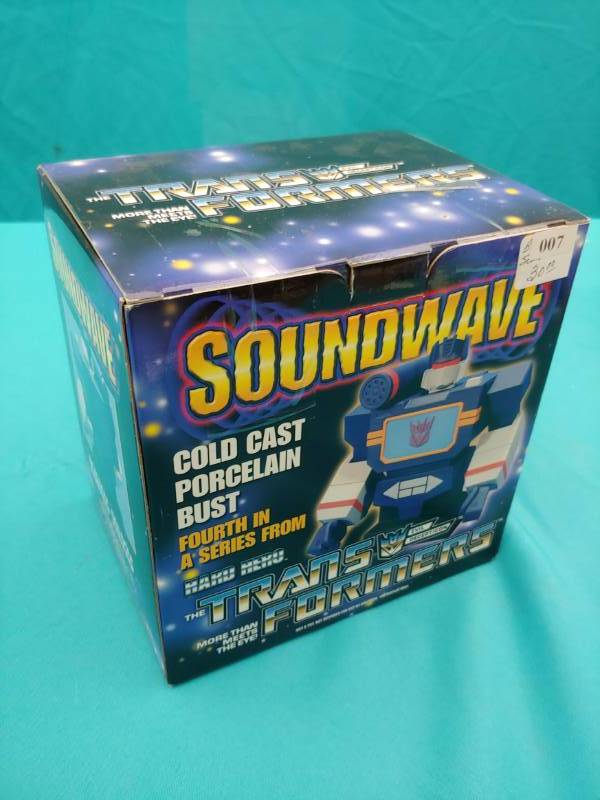 lot 5220 image: Soundwave Transformers Figurine