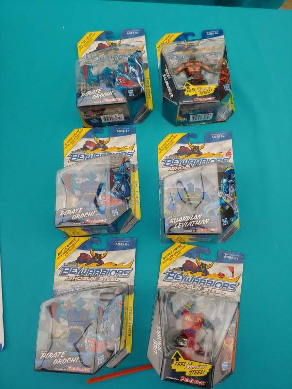 lot 5235 image: BeyBlade Figurine Lot