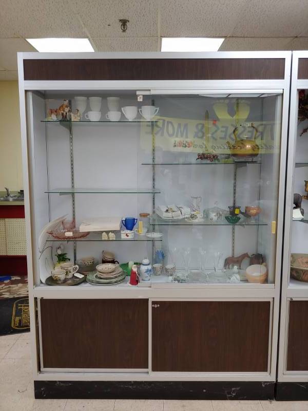 lot 5002 image: Large Glass Display Case (Contents not Included)