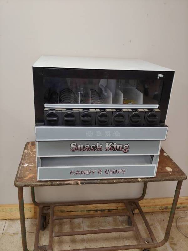 lot 5006 image: Vending Machine
