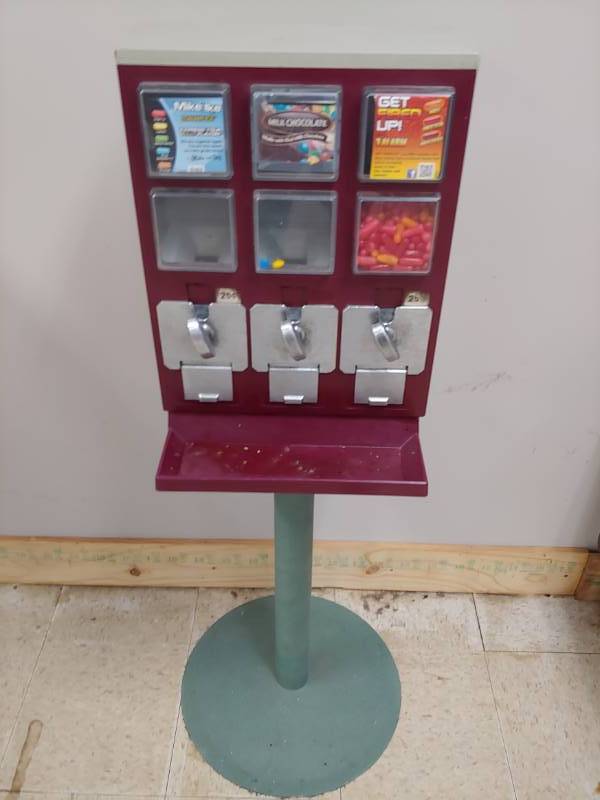 lot 5007 image: Candy Machine with Key