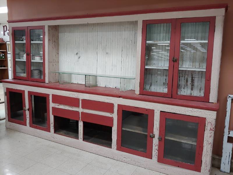lot 5010 image: Awesome 12 Long Antique Merchandising Display