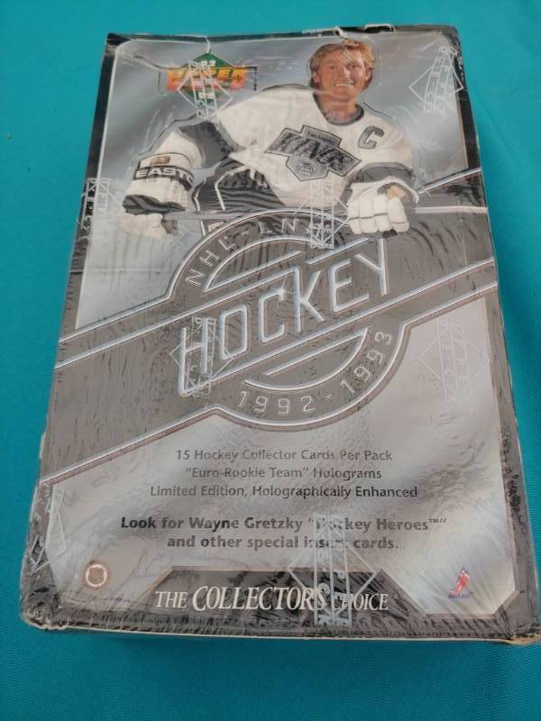 lot 5251 image: Sealed Upper Deck 1992-93 Hockey Cards