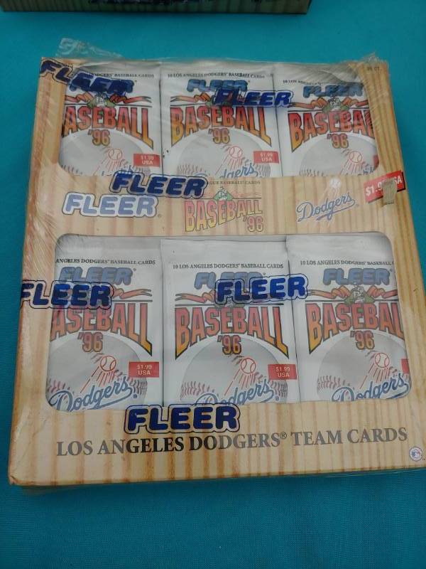 lot 5267 image: Sealed Fleer 1996 LA Dodgers Team Cards