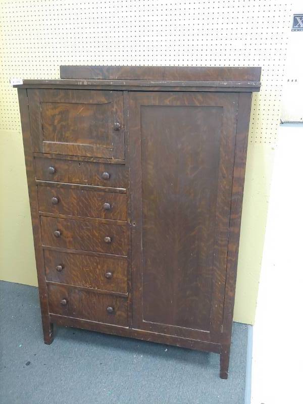 lot 5020 image: Antique Wardrobe