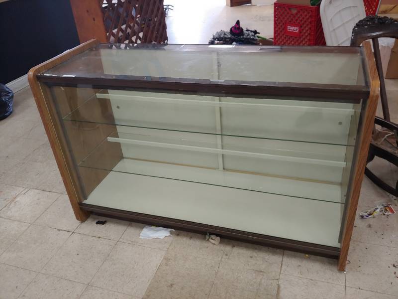 lot 5025 image: 5 Display Case